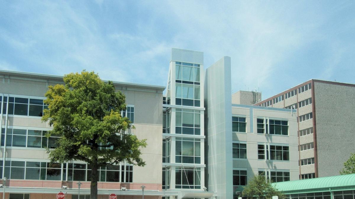Glass and concrete buildings on the Social Security Administration headquarters campus under a blue sky. Photo: Coolcaesar via Wikimedia Commons, CC BY-SA 3.0 (cropped)