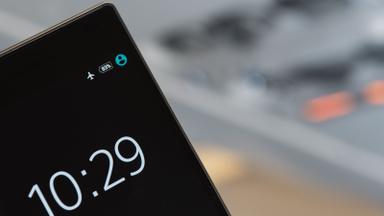 Close-up of a smartphone lock screen showing the time 10:29 against a blurred background. Photo: Skitterphoto via Wikimedia Commons, CC0